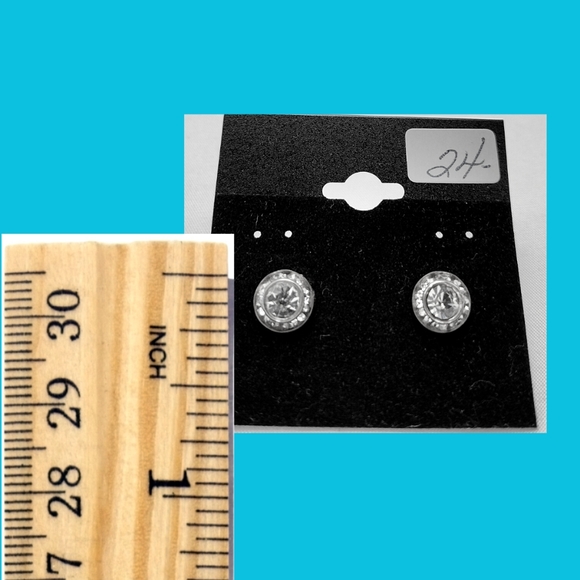 NEW Round Crystal Stud Earrings - Picture 3 of 7